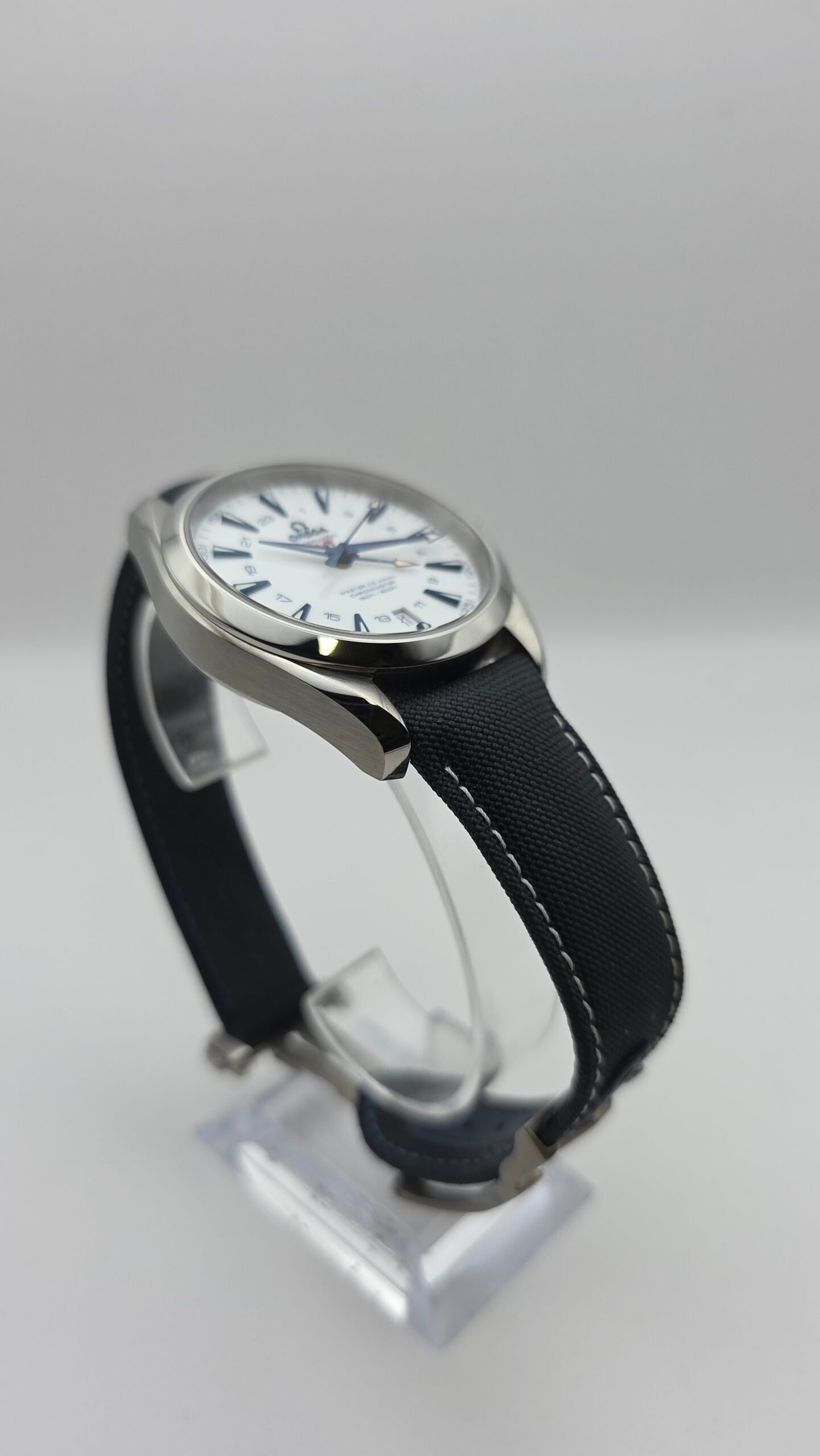 Omega aqua terra seamaster good planet GMT 231.92.43.22.04.001 White 43mm Titanium Limited Edition - Image 4