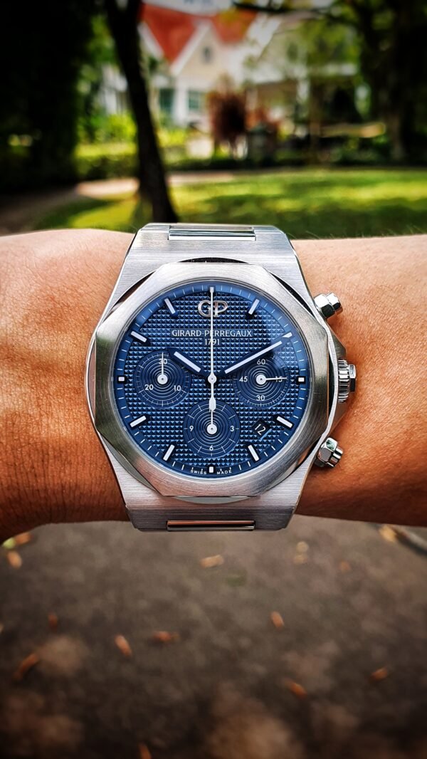 Girard Perregaux GP Laureato Chronograph 81020-11-431-11A 42mm Blue Steel Complete Set Box Papers MSRP 27000