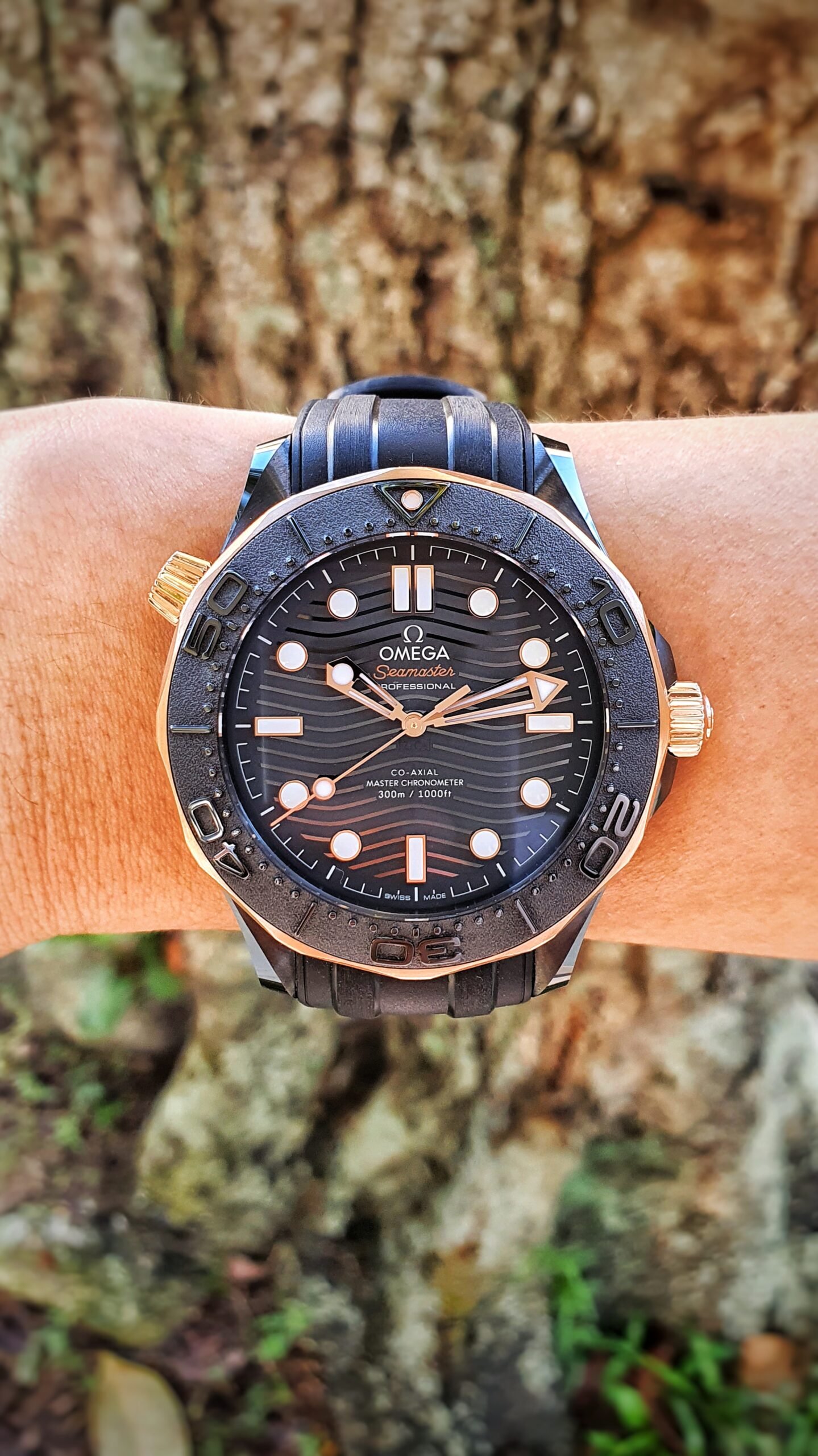Omega Seamaster Diver 300M 210.62.44.20.01.001 Black 44mm Ceramic Sedna Gold Full Set MSRP 19K - Image 2