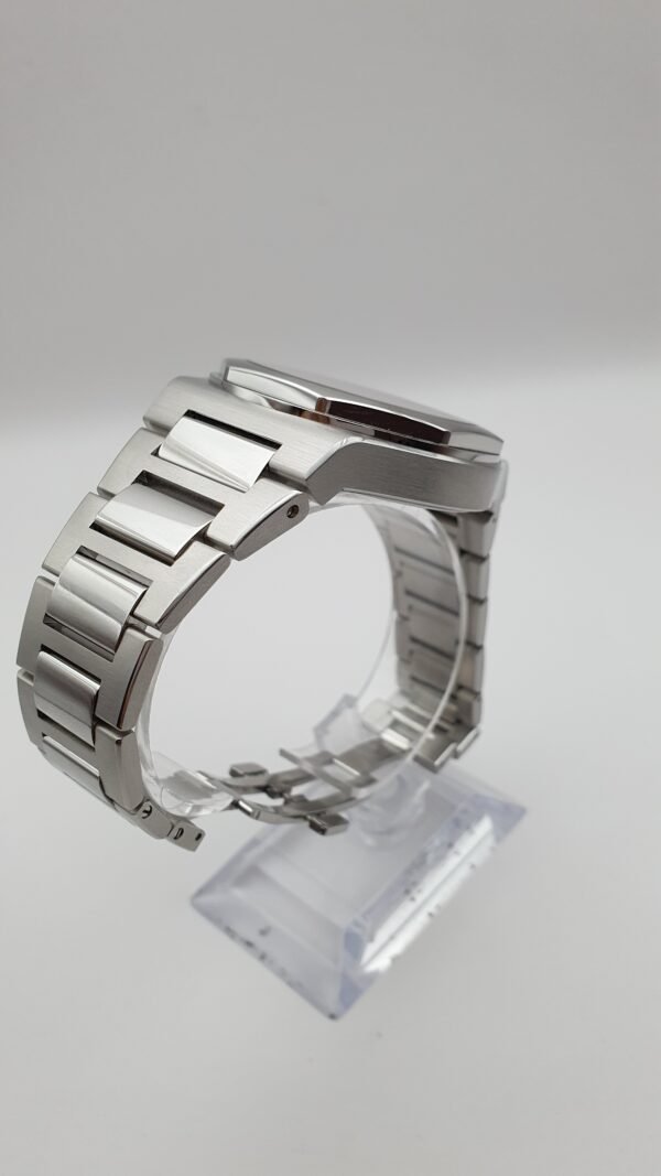 Girard Perregaux GP Laureato Chronograph 81020-11-431-11A 42mm Blue Steel Complete Set Box Papers MSRP 27000