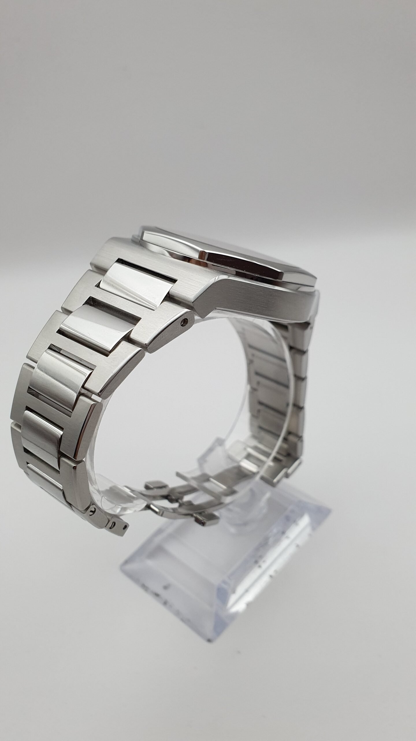 Girard Perregaux GP Laureato Chronograph 81020-11-431-11A 42mm Blue Steel Complete Set Box Papers MSRP 27000 - Image 4