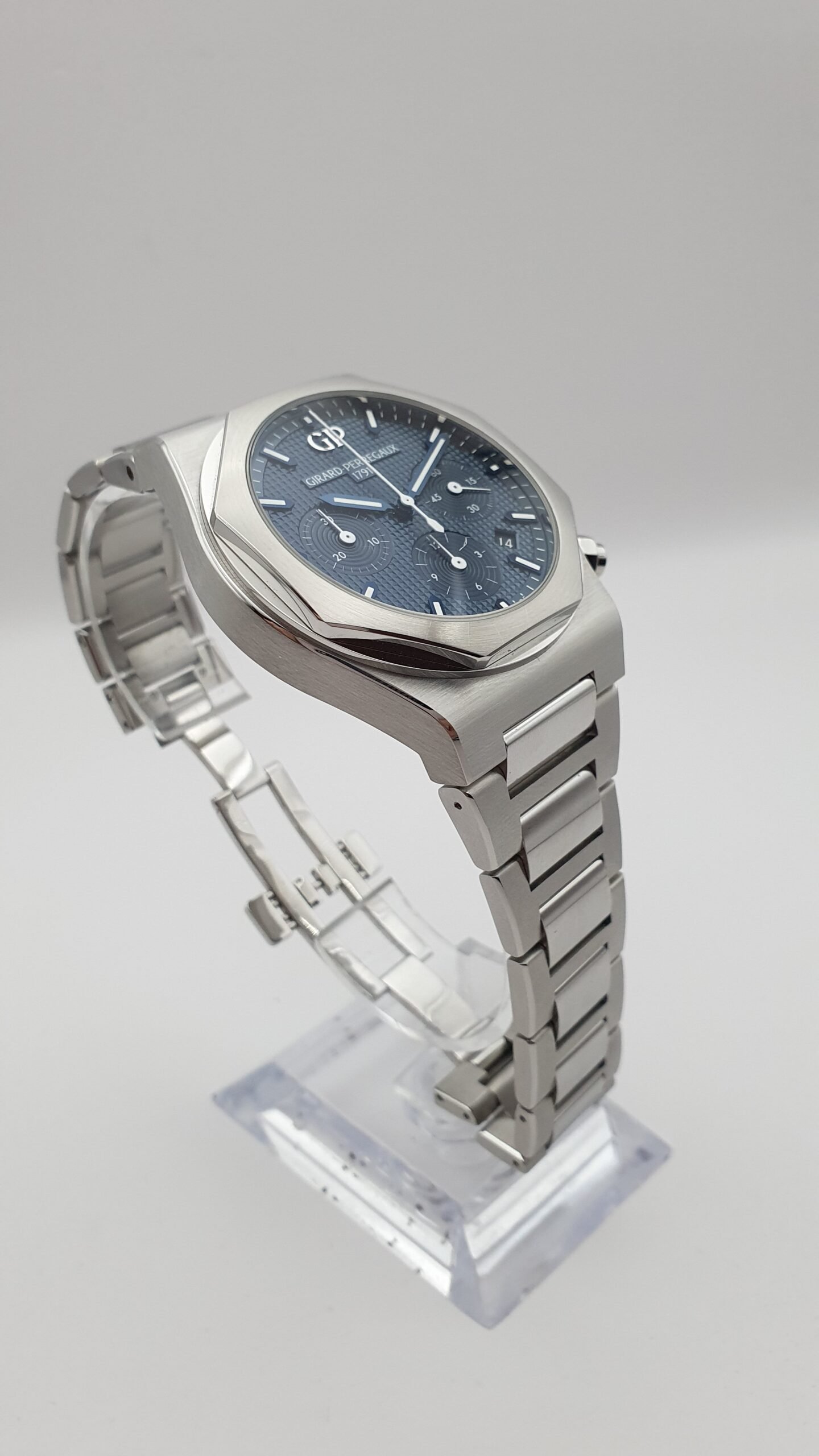Girard Perregaux GP Laureato Chronograph 81020-11-431-11A 42mm Blue Steel Complete Set Box Papers MSRP 27000 - Image 5