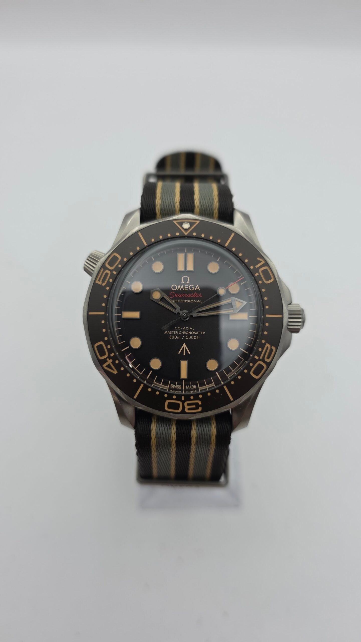 Omega James Bond Seamaster Diver 300m 210.92.42.20.01.001 No Time To Die NTTD 42mm Titanium Brown Full Set - Image 2