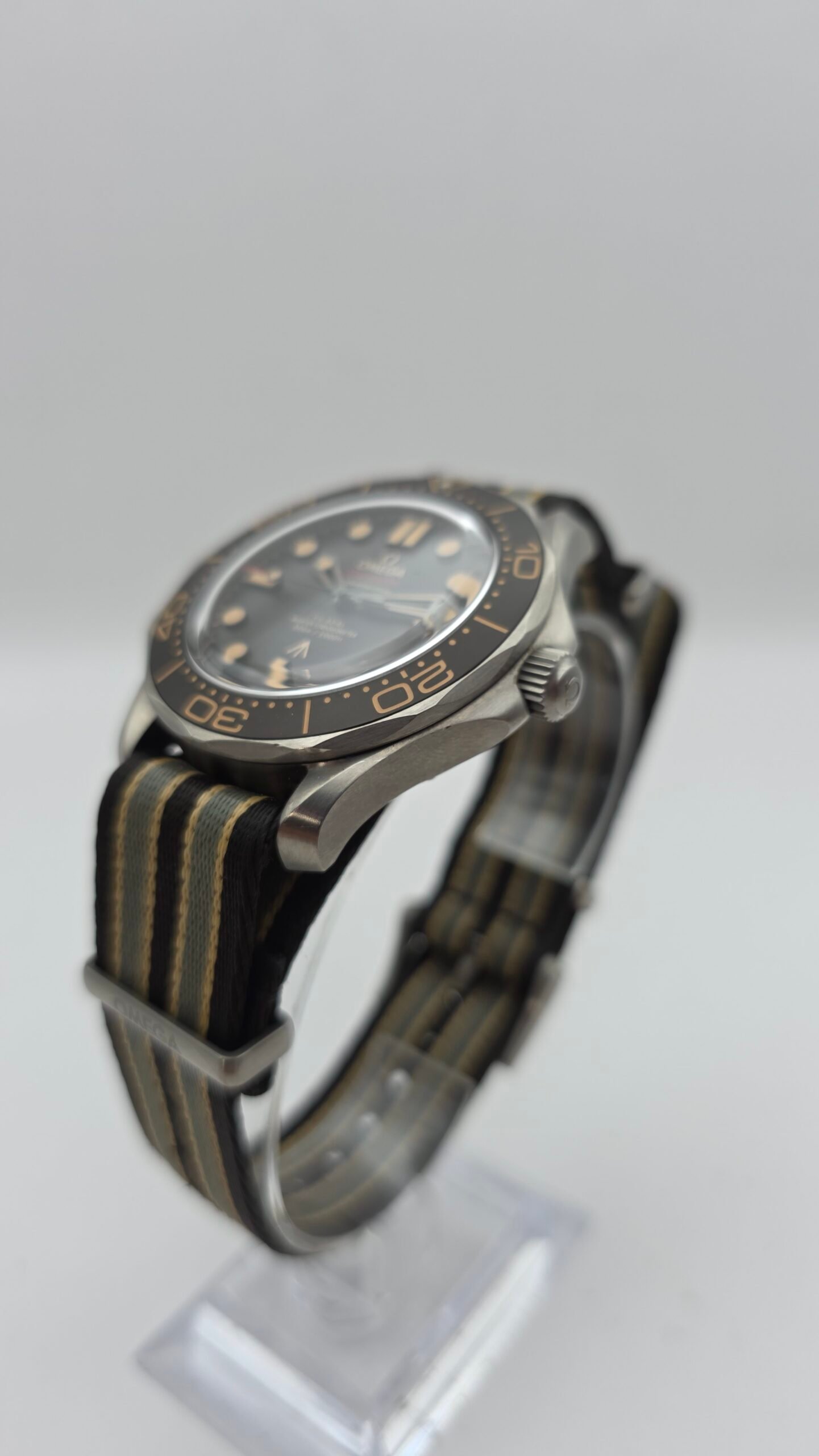 Omega James Bond Seamaster Diver 300m 210.92.42.20.01.001 No Time To Die NTTD 42mm Titanium Brown Full Set - Image 3