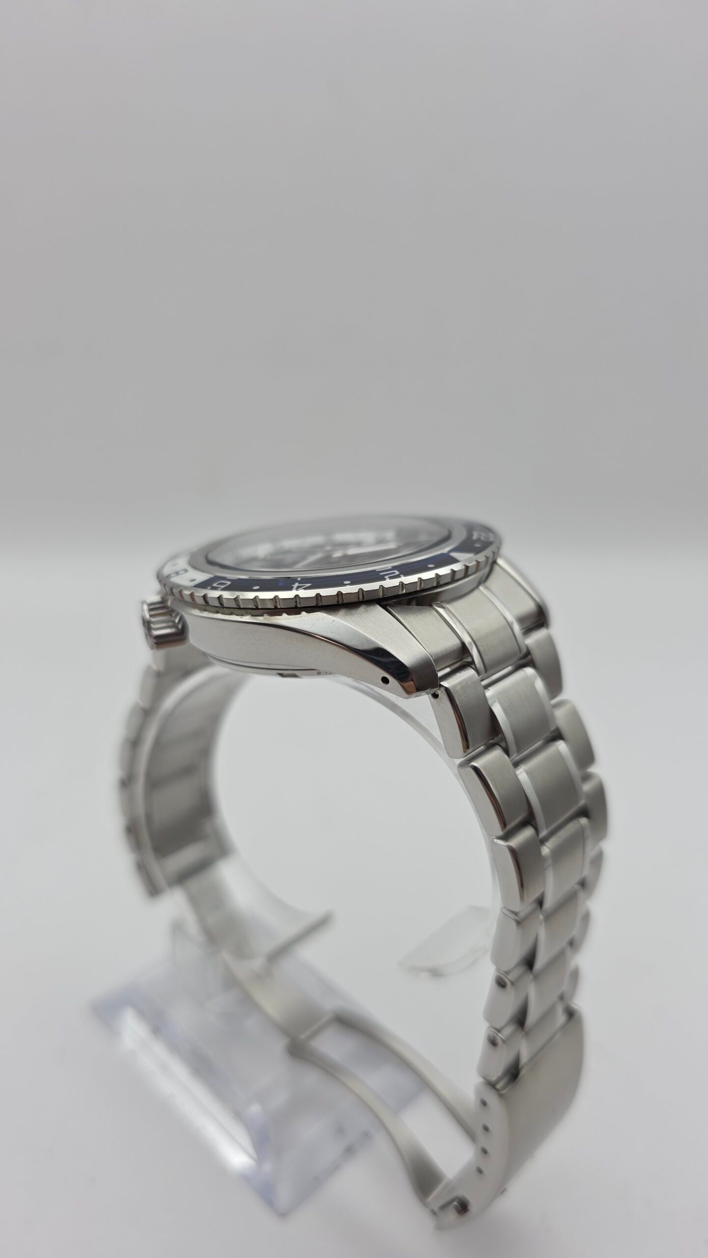 Grand Seiko Sport Collection GMT SBGJ237 SBGJ237G 44mm Stainless Steel Blue Full Set MSRP 9.7K - Image 4