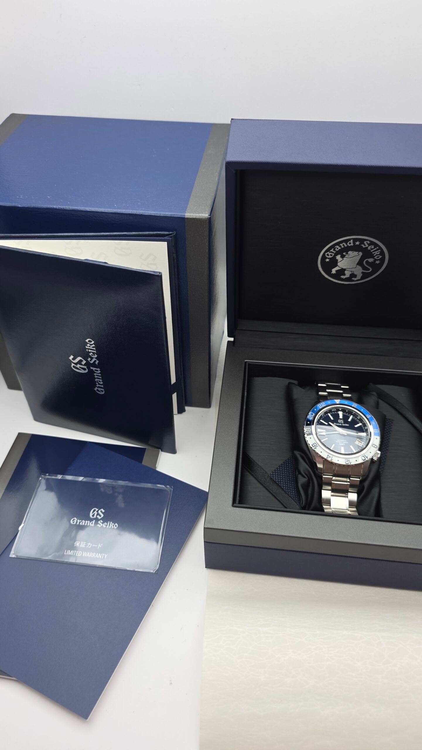 Grand Seiko Sport Collection GMT SBGJ237 SBGJ237G 44mm Stainless Steel Blue Full Set MSRP 9.7K - Image 9