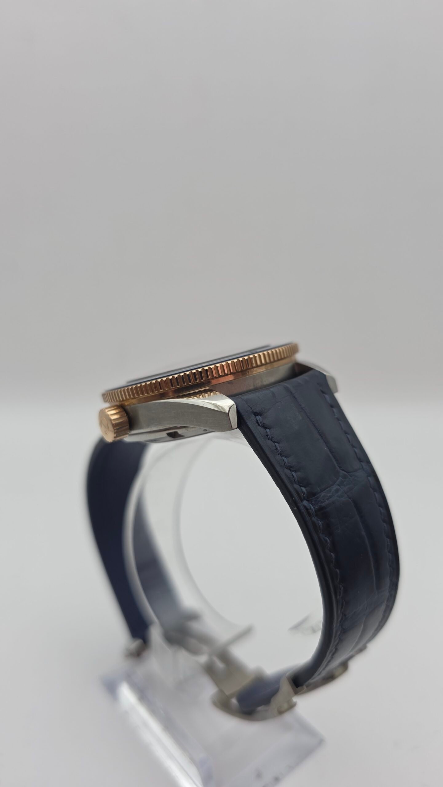 Omega seamaster 300 233.62.41.21.03.001 41mm Blue Titanium Sedna gold - Image 4