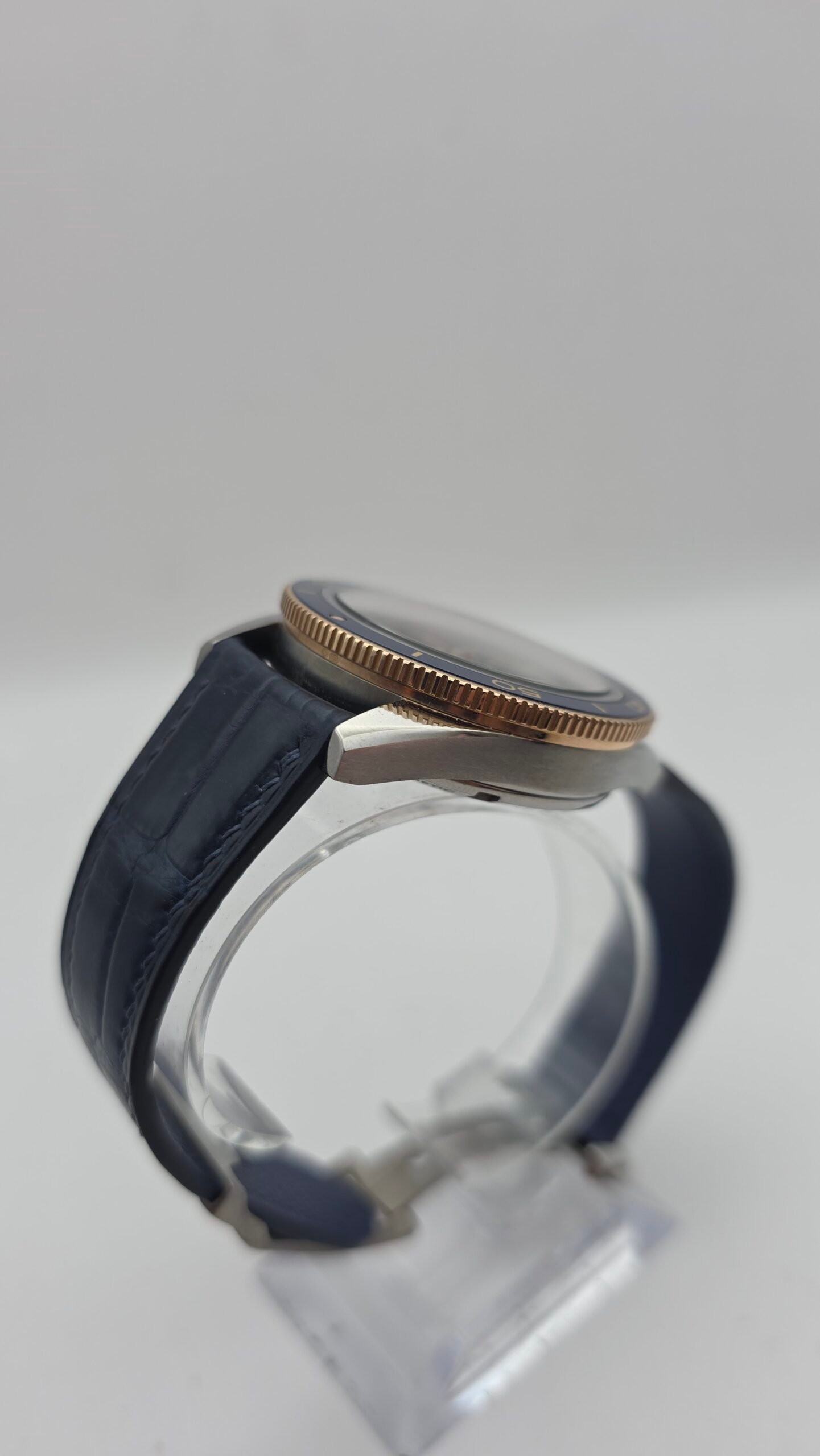 Omega seamaster 300 233.62.41.21.03.001 41mm Blue Titanium Sedna gold - Image 5