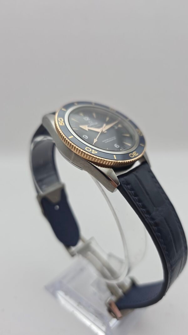 Omega seamaster 300 233.62.41.21.03.001 41mm Blue Titanium Sedna gold