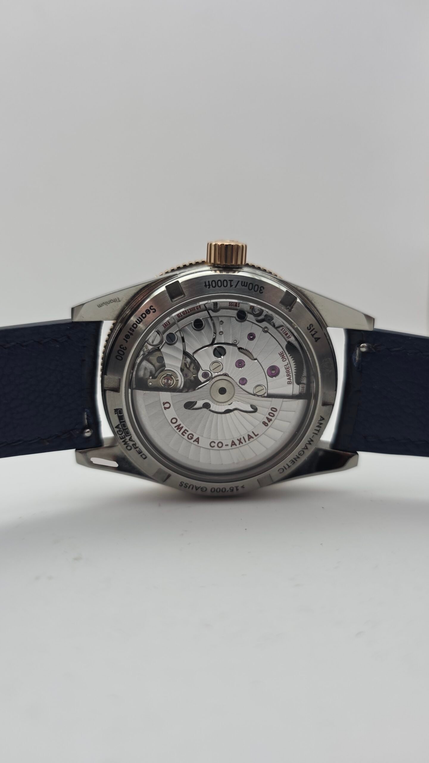 Omega seamaster 300 233.62.41.21.03.001 41mm Blue Titanium Sedna gold - Image 8